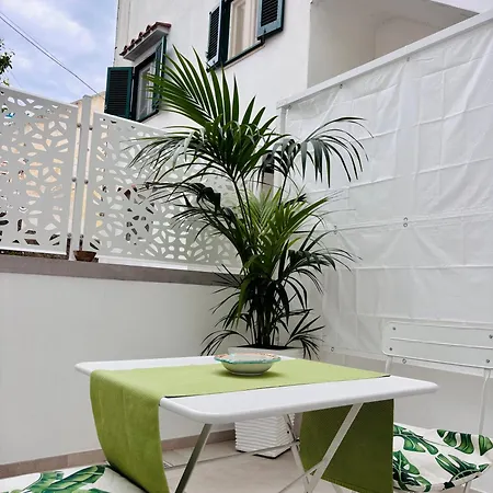 Apollo Bed & Breakfast 4*