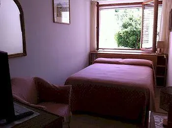 לינה וארוחת בוקר Apollo