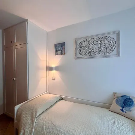 Apollo فندق مبيت وإفطار 4*
